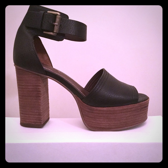 See By Chloe Shoes - SeeByChloe -Black Leather Sandals with Platform